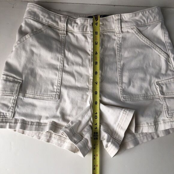 Hollister California Ultra High-Rise Mom Shorts 3" Cargo Ivory Size 9/8 W 29 - Picture 6 of 16